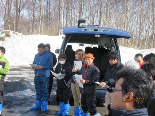 預託研究会 　 　　 令和2年2月21日（金）に預託研究会 冬季研修会が開催されました。この研修会は、受入農家同士で牧場を視察し合う事で、改善点の発見や受入農家間での情報交換を目的としております。今回は、十勝清水町農協管内の受入牧場である㈱十勝清水すくすくライフと、研修視察の一環として、今年度運用開始となった、十勝清水バイオマスエネルギー株式会社を視察し、その後は、十勝川第一ホテルにて、活発で建設的な意見交換が行われました。 預託研究会とは 　「乳用育成牛委託販売研究会」の通称で、全酪連の預託を受けている農協（受託農協）および農家（受託農家）と全酪連札幌支所で構成している組織です。 　預託研究会は、良質な初妊牛を生産するための受託農家の飼養管理技術の向上や会員相互の親睦を図ること、 また、研修会等を開催することを目的として事業活動を行っています。 　昨年度も都府県への販売預託牛の追跡調査の実施、飼養管理技術の向上のための研修会や道内受託農家の 視察等を実施しました。 　今後も、都府県酪農家の皆様に喜ばれる「全酪連販売預託事業」にしていくために、充実した活動をしていく予定です。 会員・生産者の皆様へ 組織整備情報 酪農青年女性会議
